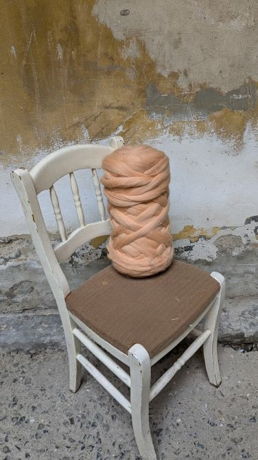 česaná vlna SH na plstění a předení meruňková II. broskvová 20 g