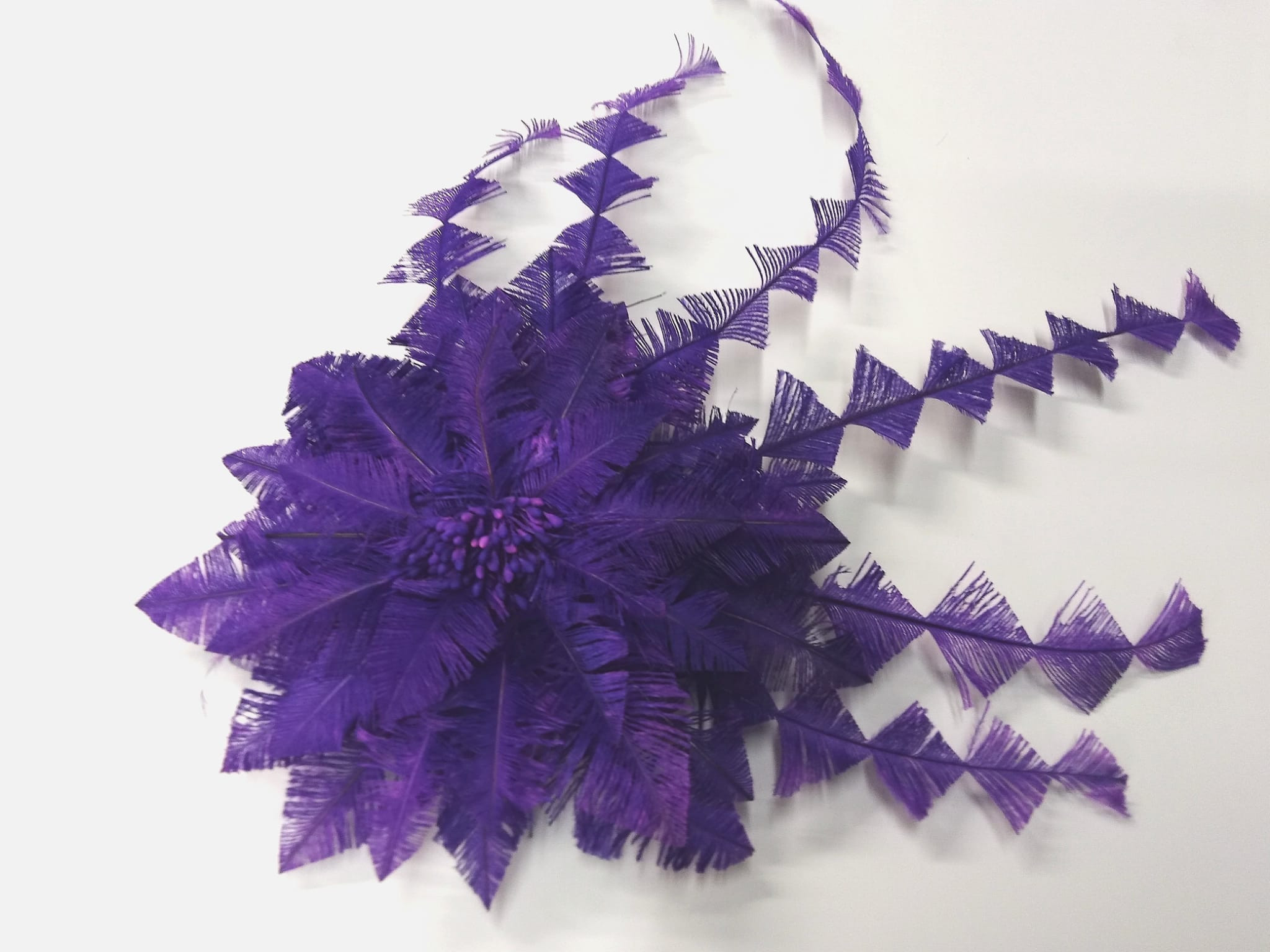 vintage květ z peří fialový tmavý purple